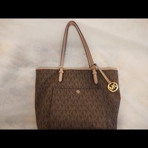 Micheal Kors Jet Set Tote